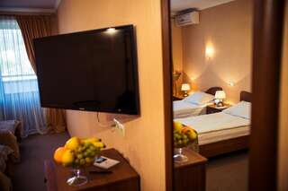 Гостиница Голден Резорт Алушта Стандартный двухместный номер с 2 отдельными кроватями-2